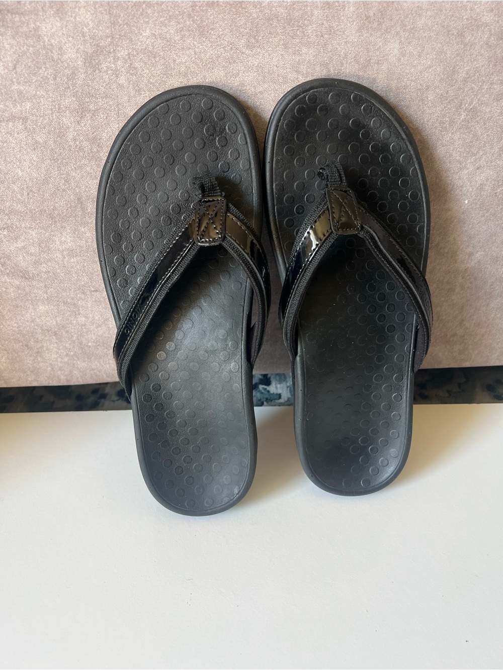 Vionic Black Patent Thong Sandals